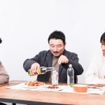 炭酸割りをつくる奥家