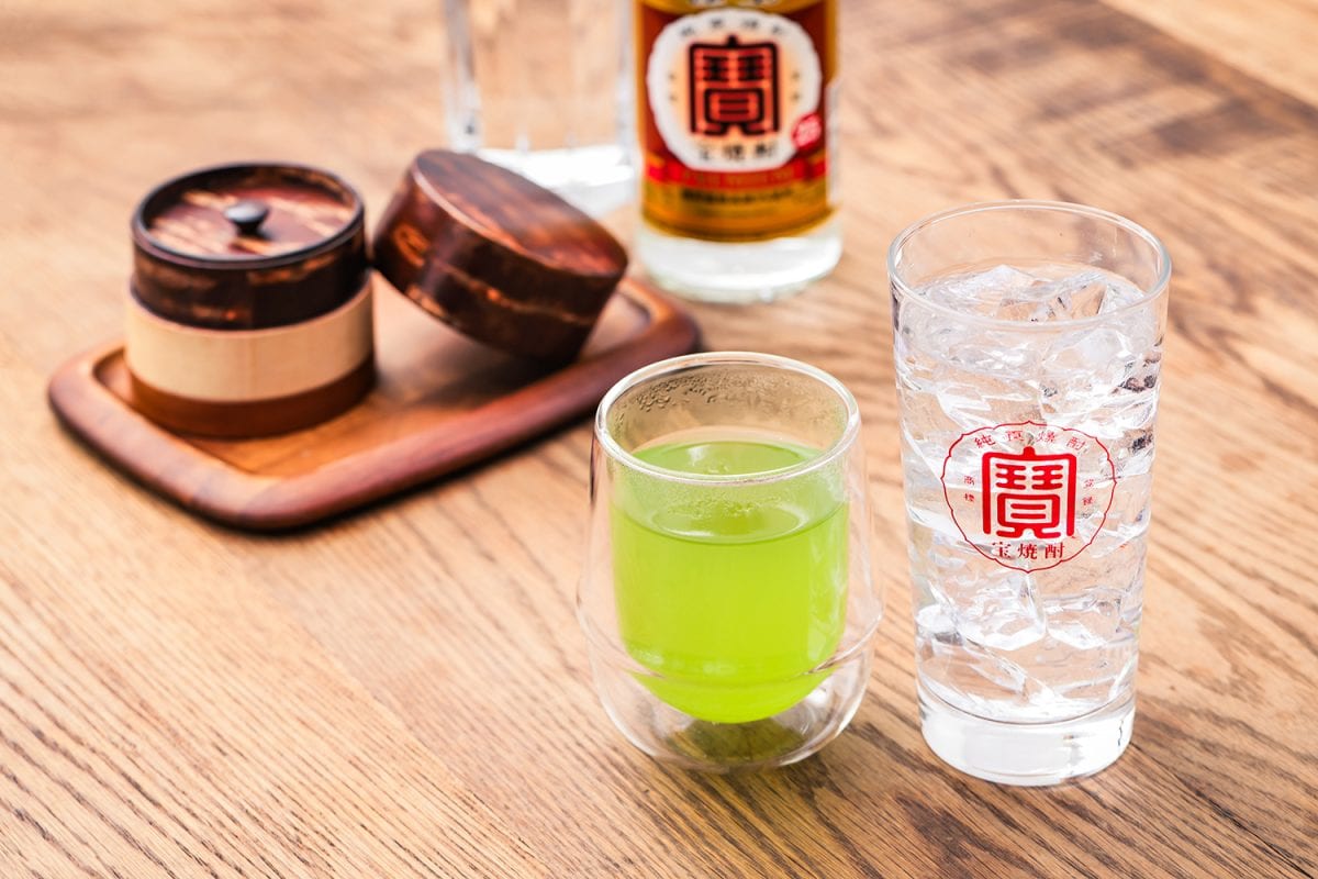 【家飲みが極上の時間に】割って楽しめる極上〈宝焼酎〉があれば、笑い話も腹を割った話も最高のつまみになる!