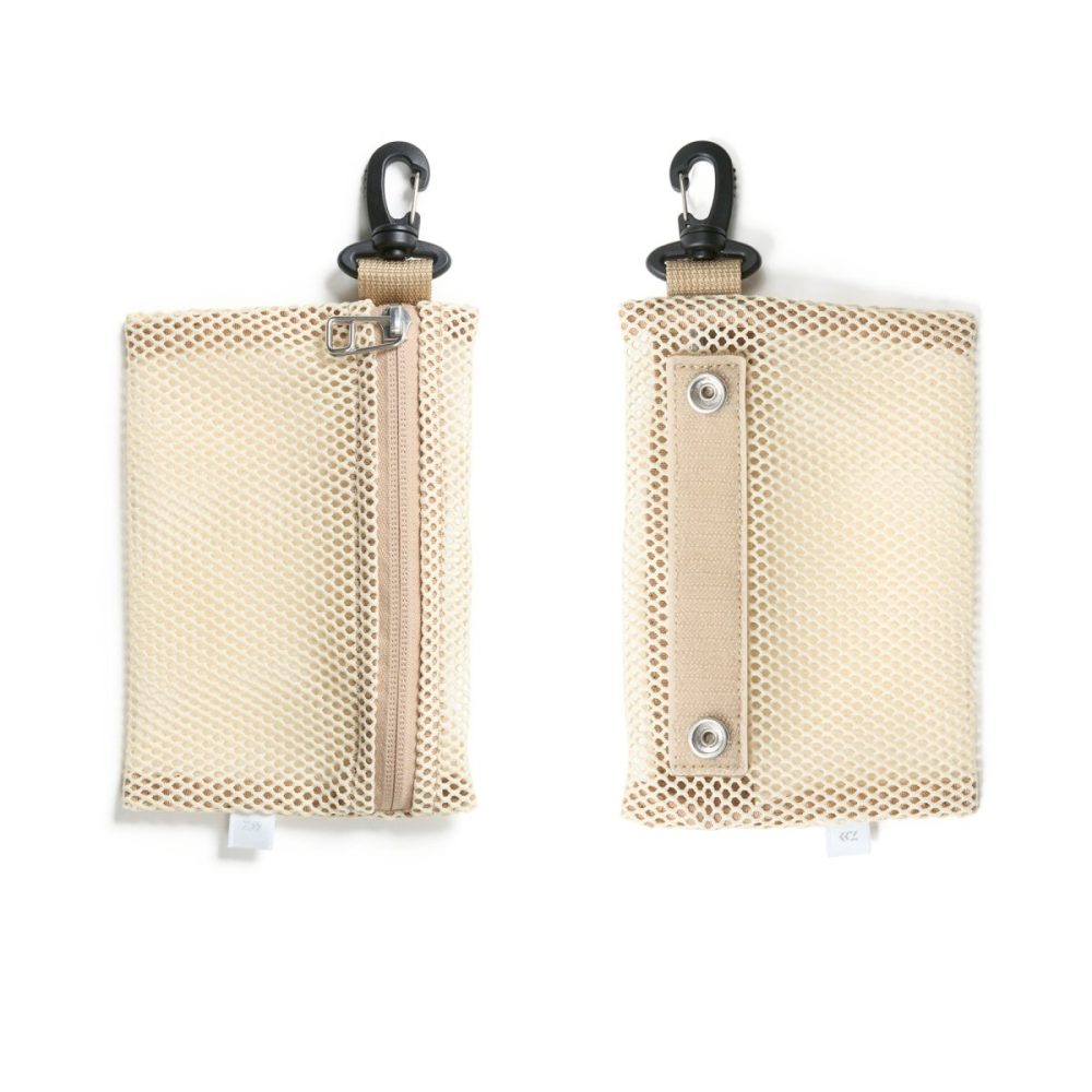 内装のメッシュポケットは取り外し可能