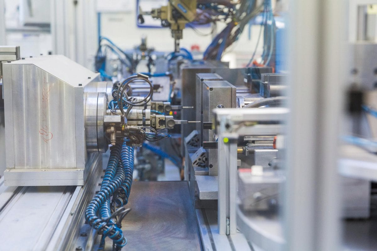 開発から生産、アフターフォローまで一貫して社内でおこなわれ、厳しい基準を満たしたものだけが世に送り出されている