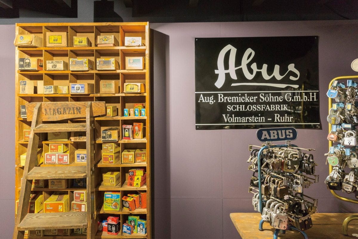 アブスは100年以上ロックを自社工場で作り続けているドイツの老舗ロックブランド