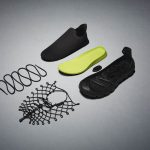 象徴的な2本のコードデザインを進化させ、接着剤を使わずコードでパーツを固定するモジュラー構造を採用