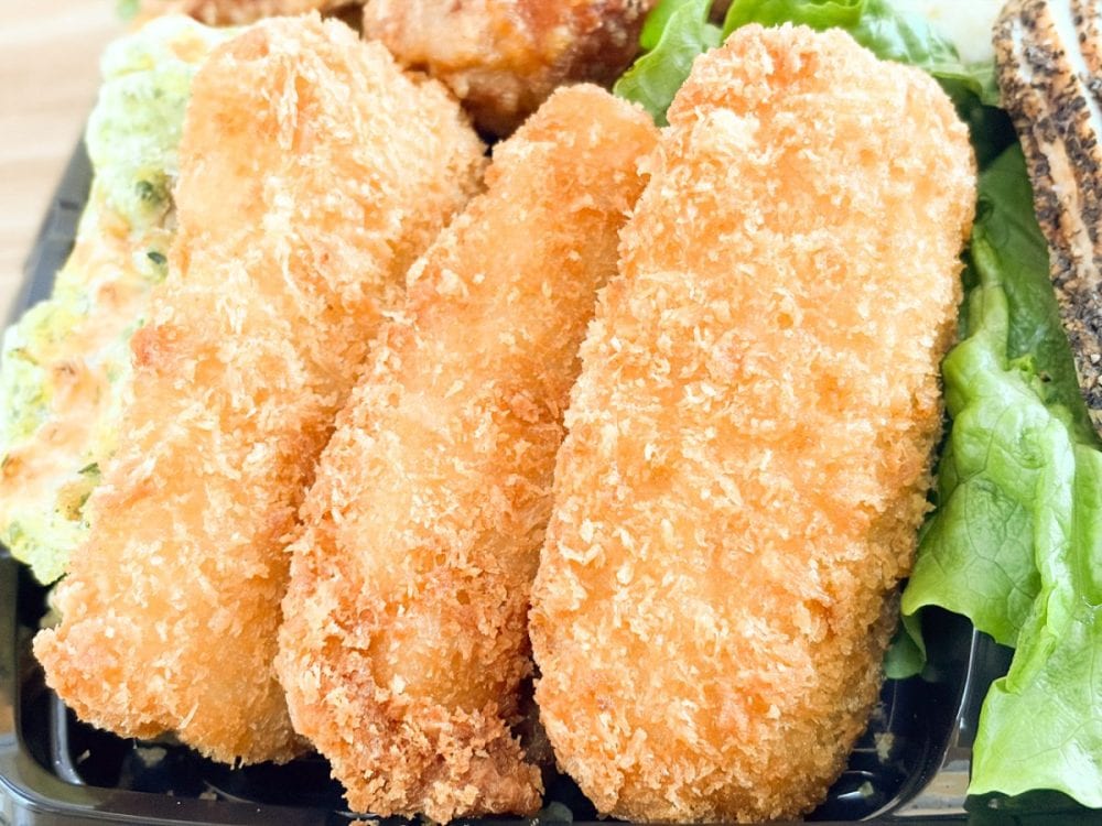 下処理として身に隠し包丁を入れているので噛み切れやすく、そこらのイカフライとは別格！