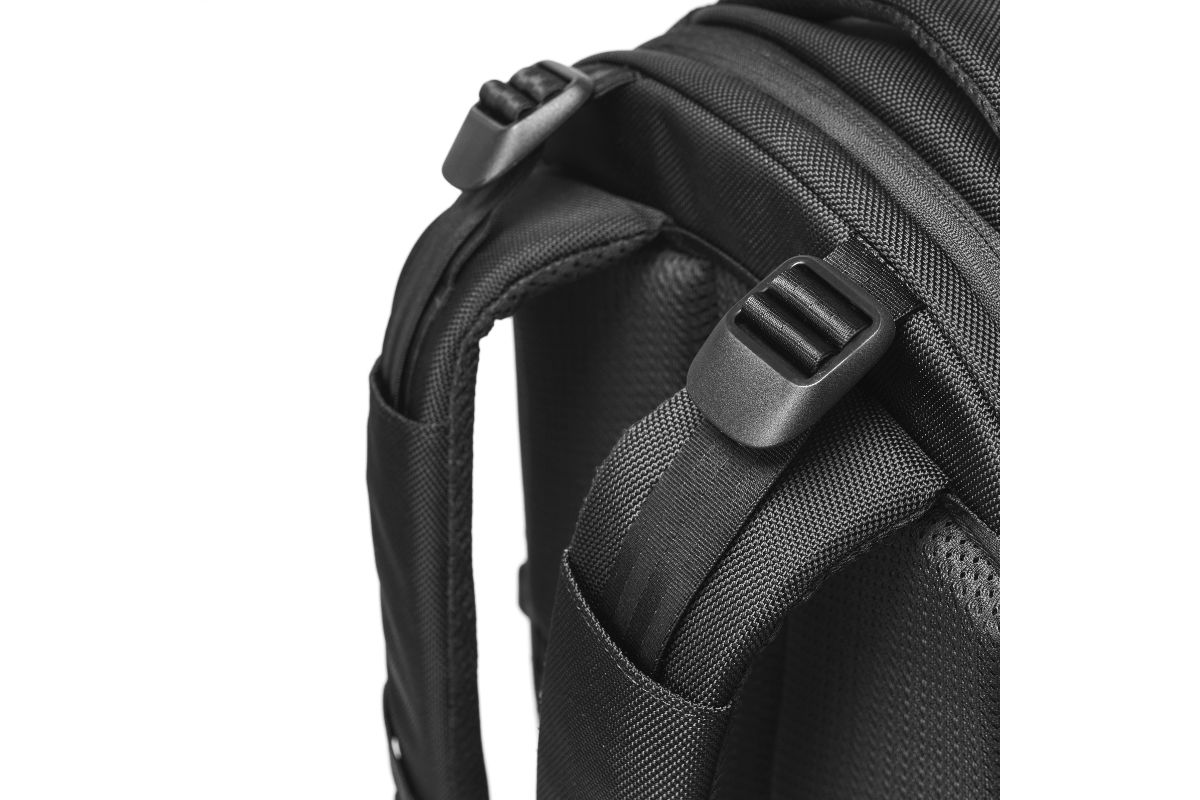 バランスよく荷重を分散して背負うことができるロードリフトストラップ