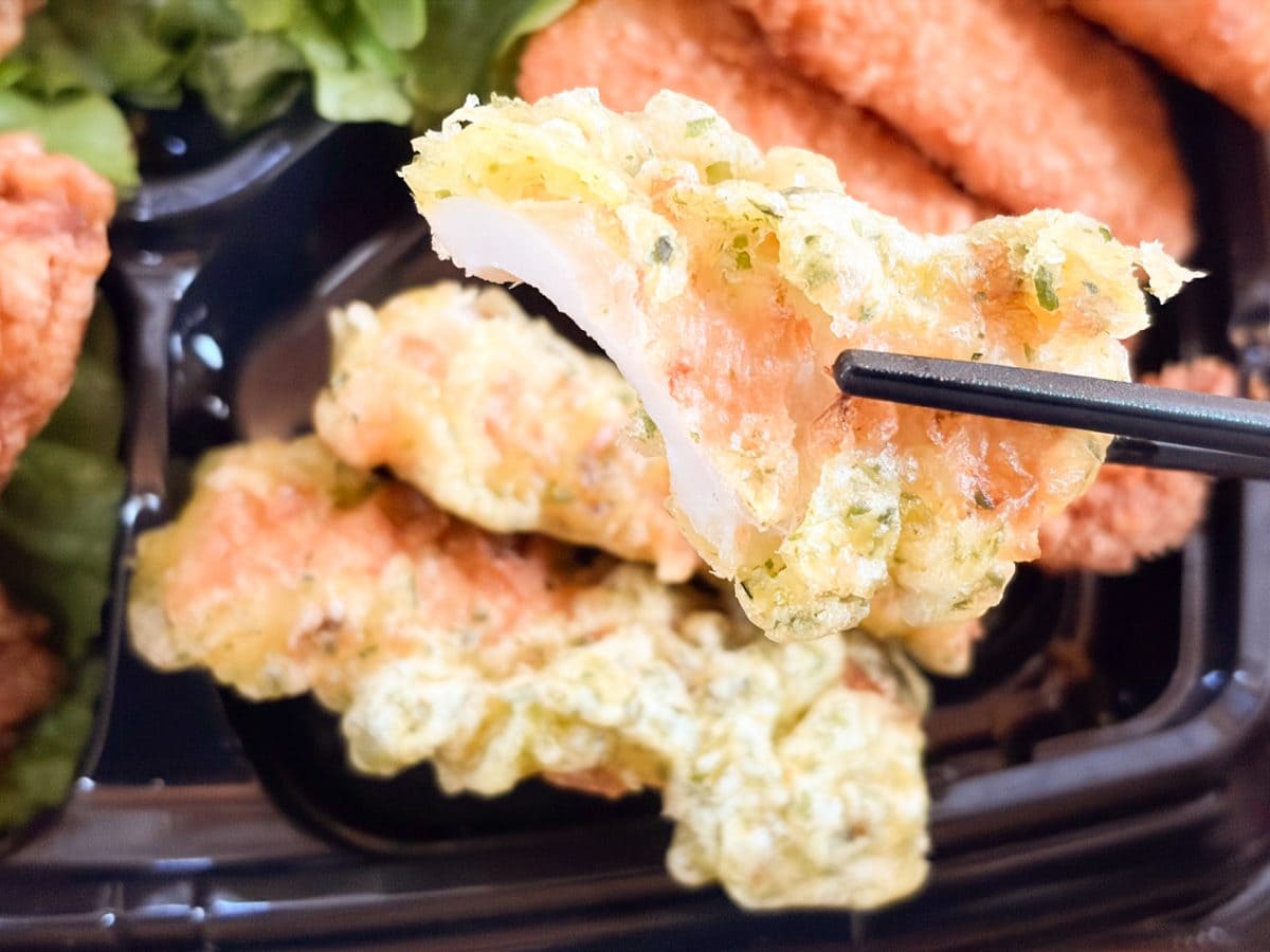 青のりたっぷりの衣なので、一口食べるだけでも青のりの香りが口いっぱいに広がります