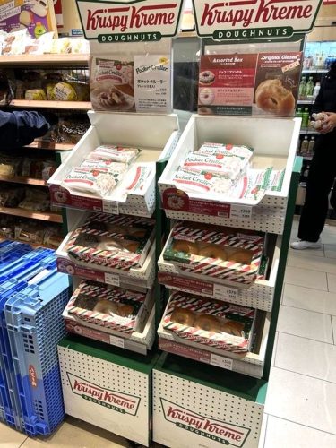 店舗以外の小売店に設置されているキャビネット。最上段にあるのは新商品の「ポケットクルーラー」