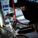 盗難見舞金制度は、対象ロックを正しく使用中に盗難にあった場合に新車購入費用として最大で12万円が支払われるという制度