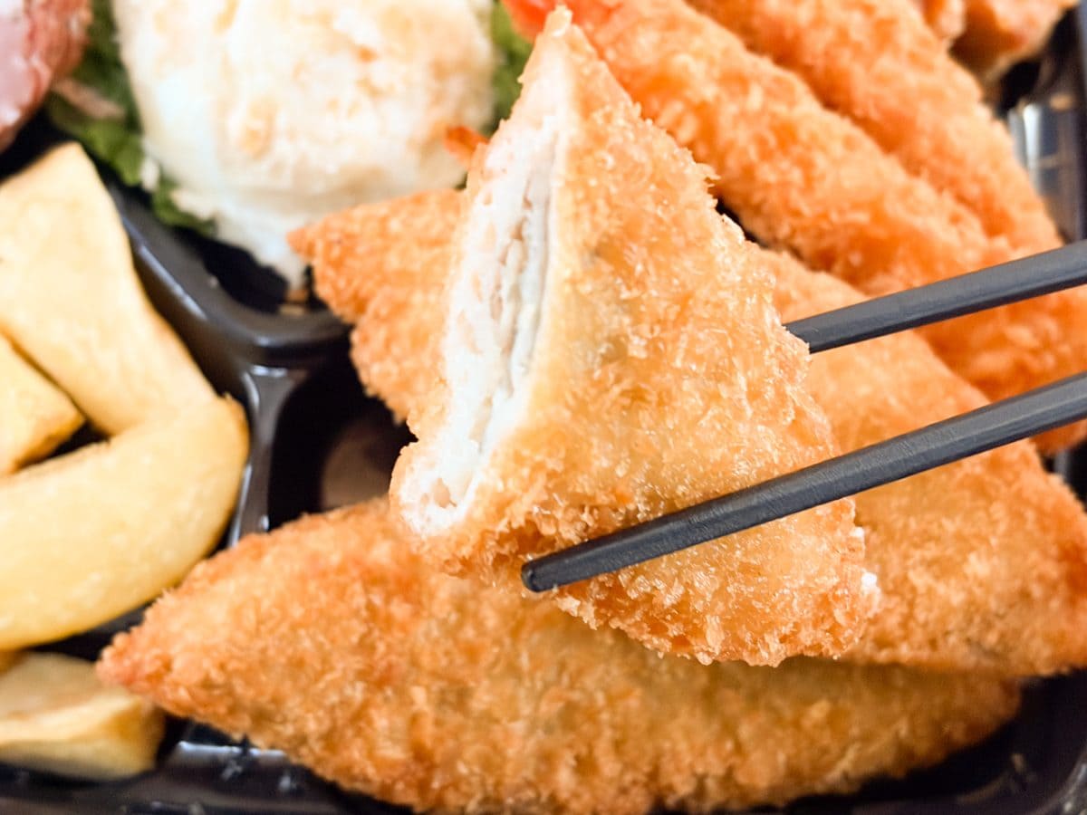 しかもよく見かけるサイズ感とは異なり、厚さが2倍！ だから6枚分のパンチ力