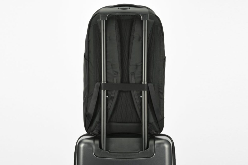 スーツケースのプルドライブハンドルに固定できるセットアップ機能を搭載