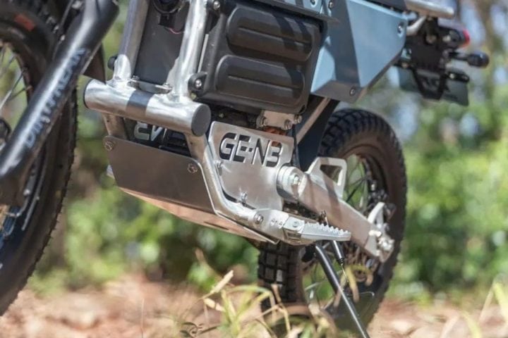 50cc生産終了「次に買うべき」遊べる原付バイク、ヘルメットに貼るだけOK“命を救う”第3のブレーキランプ…ほか【バイクの人気記事ランキングベスト3】(2026年1月版)