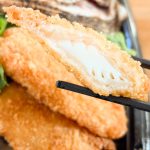 イカフライって噛むと衣が剥がれちゃうことってよくあること。でも身に隠し包丁を入れているので衣が剥がれにくく、噛み切れやすいんです