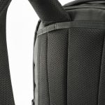 背面とユニバーサルハーネス裏面にエアメッシュを採用