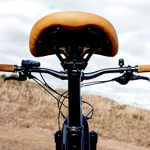 ワンアクションでシート高の調整が可能なドロッパーシートポスト