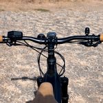 握りやすさと操作性を高めるハンドル