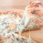 ゴルゴンゾーラの糸引き感もすごいのですが、食べると香ばしいくるみのカリカリ食感が楽しく、やはり一番高いだけはあると納得