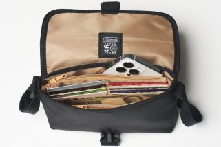 【セブン限定付録】人気No.1で完売必至!? コールマンの「お財布ショルダーバッグ」がアイデア満載で便利すぎる！街歩きバッグの決定版！