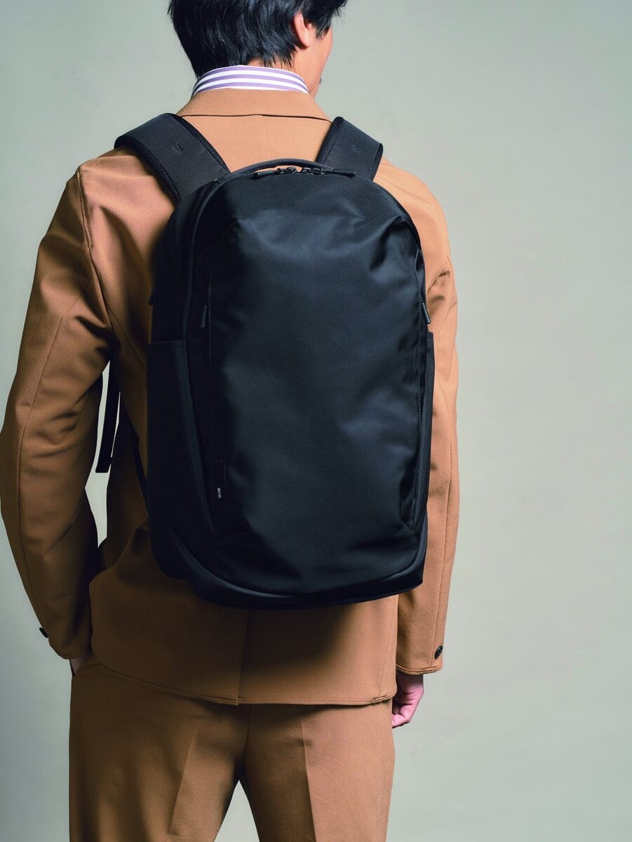 通勤リュックの大本命】わずか650gに機能美を凝縮。エース「シルパック