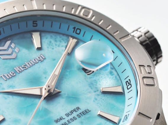 波を思わせる美しいパターンが印象的