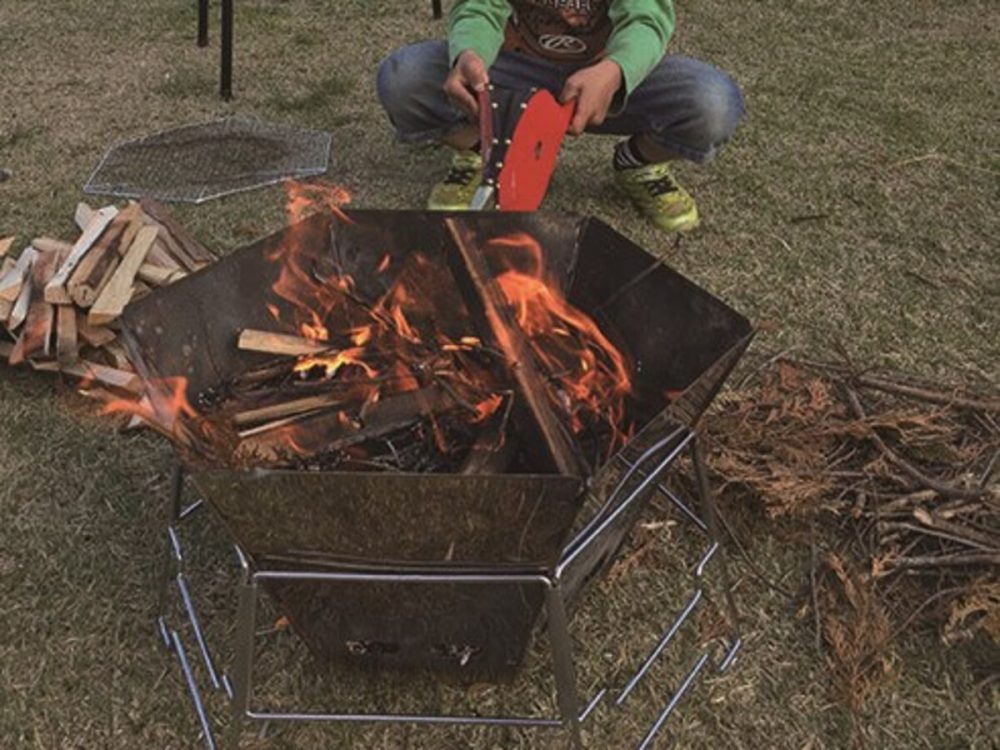 安定感があり、薪がこぼれないから、子どもの焚き火デビューにぴったり