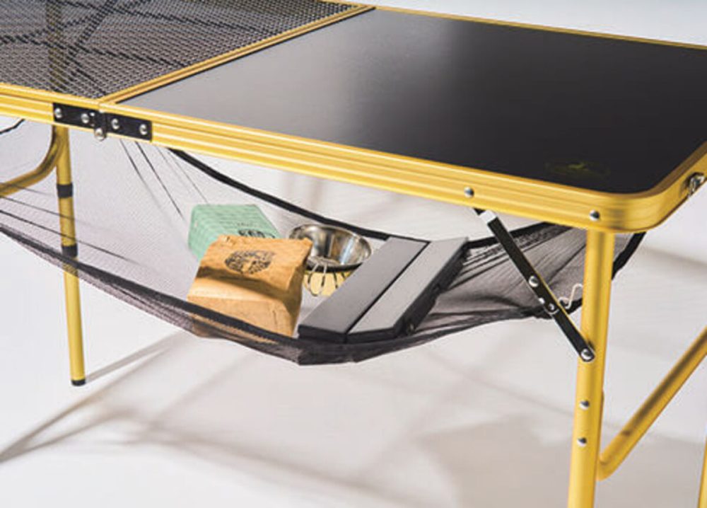 棚付きでテーブルの上は広々