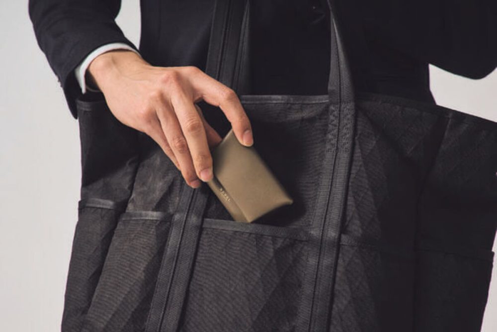 カバンのポケットに入る