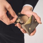 コインをつまみやすい