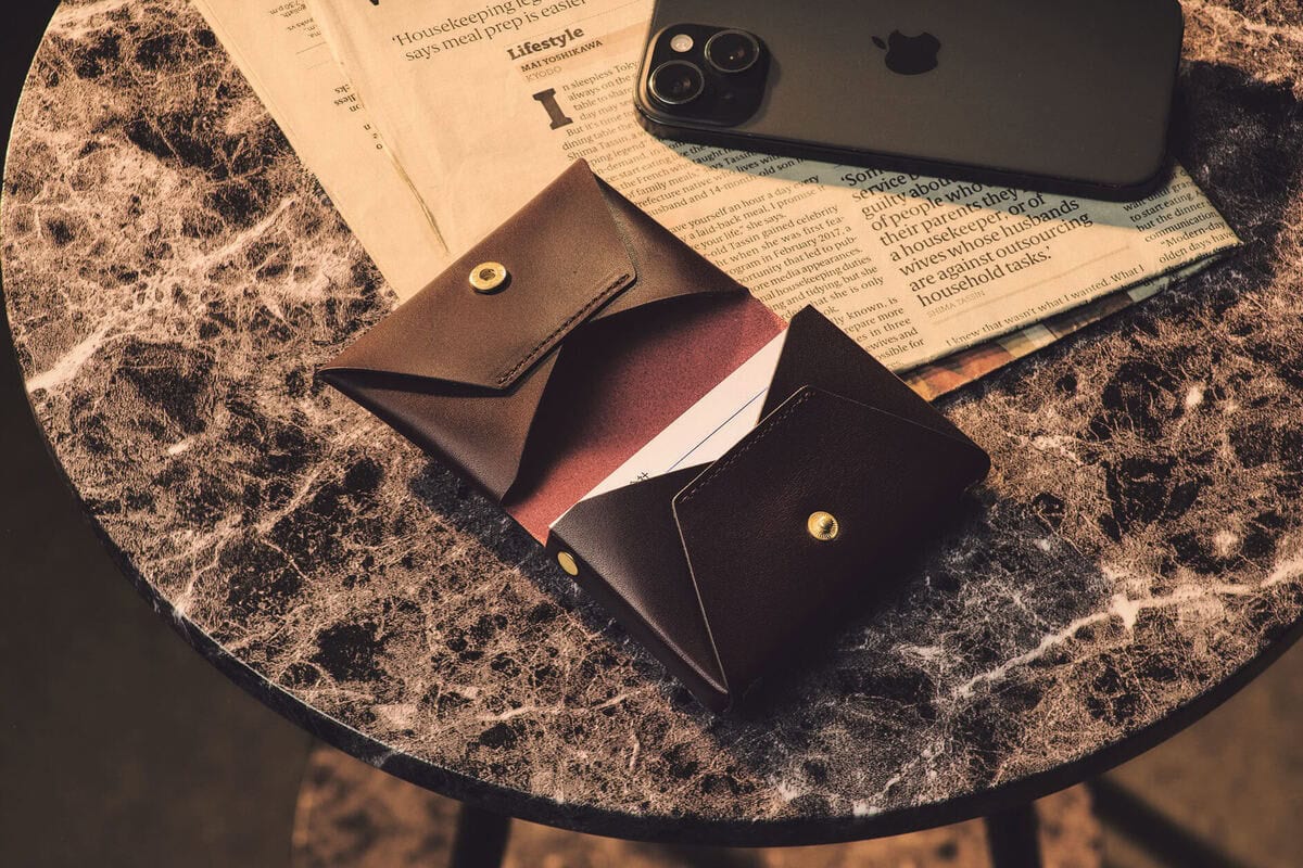 メイン収納部には30枚程度の名刺を収納できる