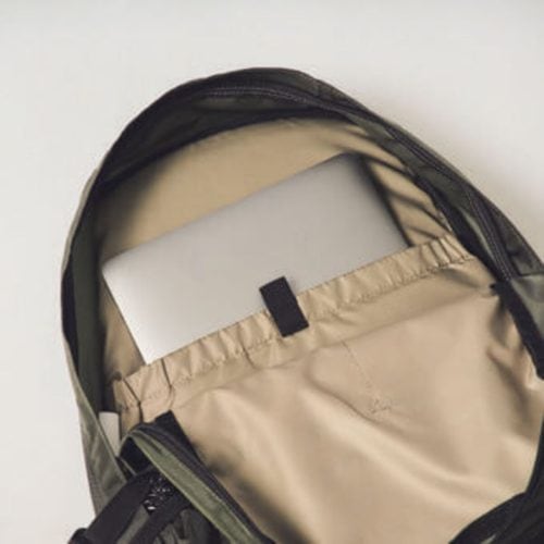 15インチ対応のPCポケット