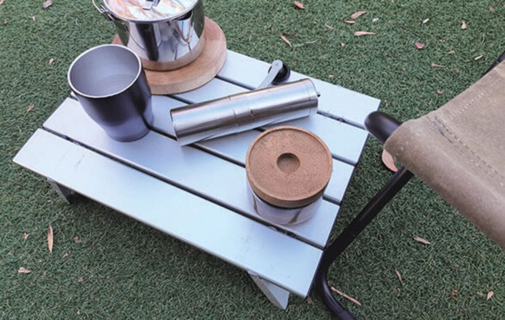 アルミロールテーブルは誰もが一度は使った事がある身近な印象