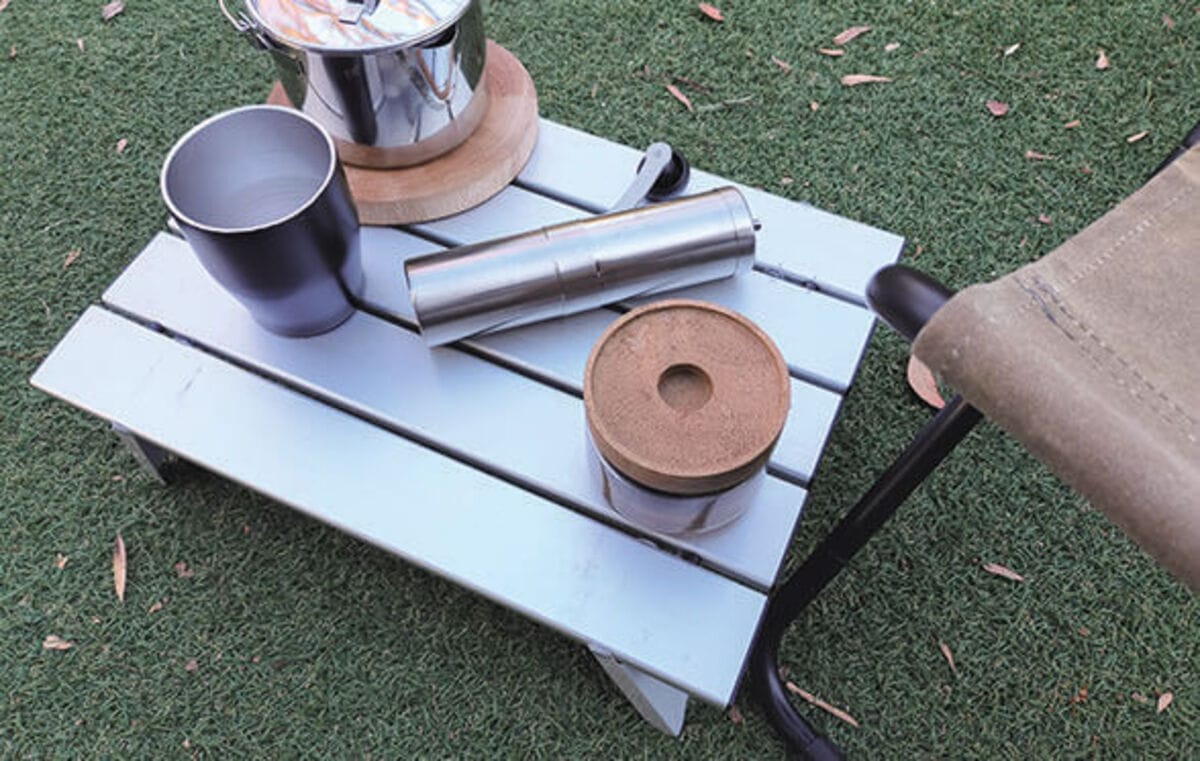 アルミロールテーブルは誰もが一度は使った事がある身近な印象