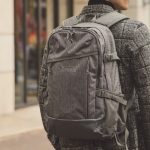 シックなヘリンボーン柄がビジカジスタイルにぴったり！