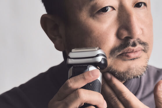 【6万円でも納得】「コレ、本当に最強」肌下-0.01mmまで剃れるのにヒリヒリしない。ブラウンの最高峰が別次元だった/No.1モノ雑誌編集長が選ぶ『センスがいい家電』Vol.7