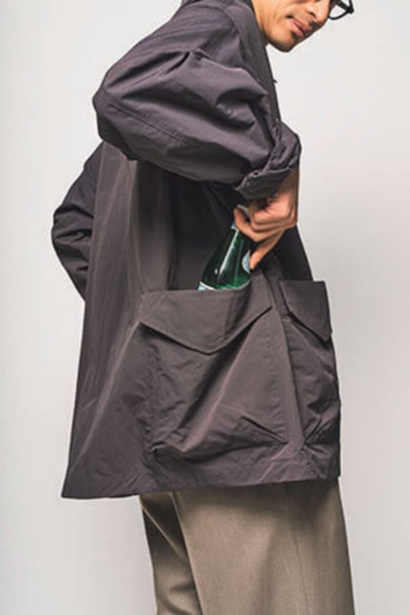 収納量を広げるバックポケット