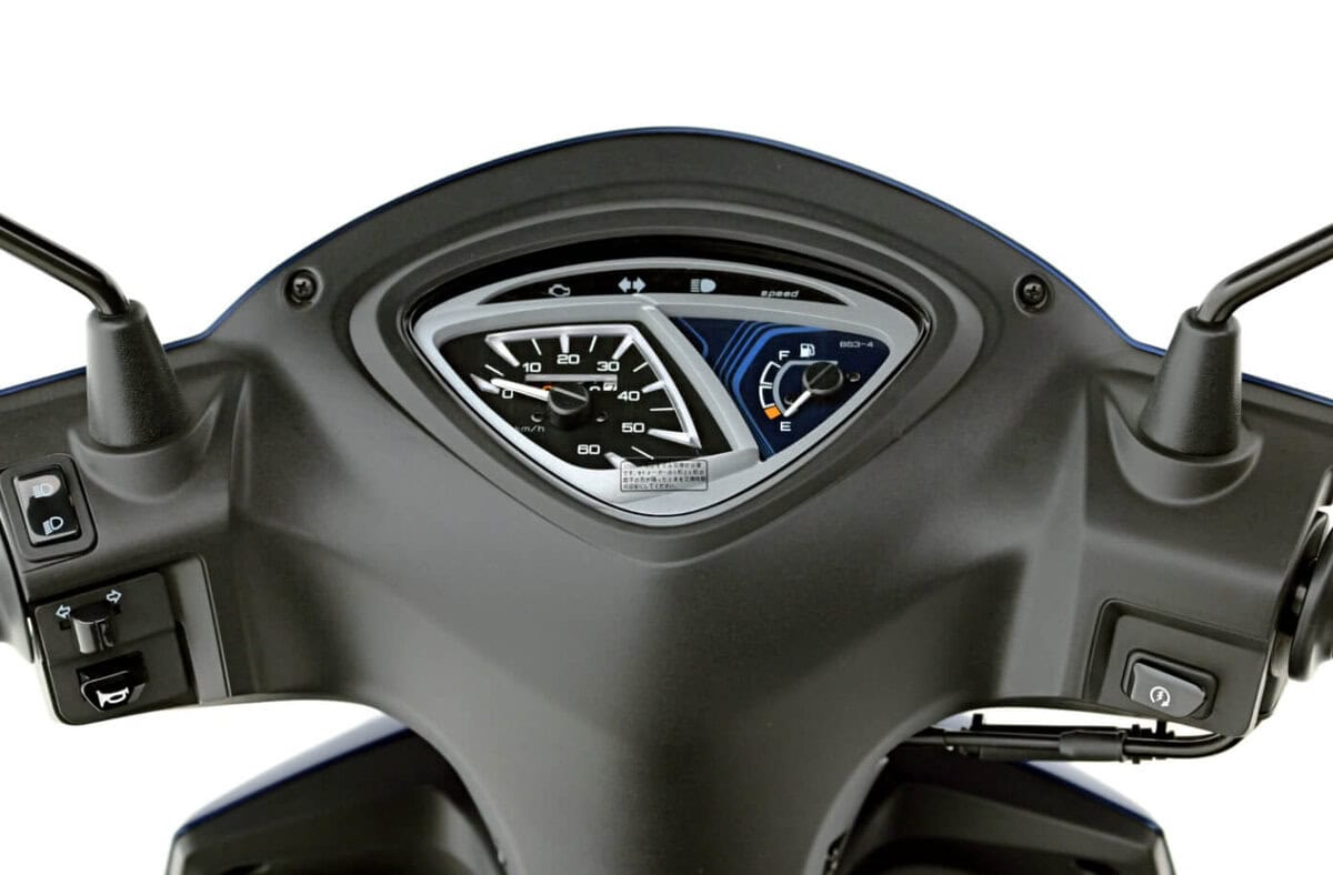 デザイン性に優れるスタイリッシュなアナログタイプのメーター