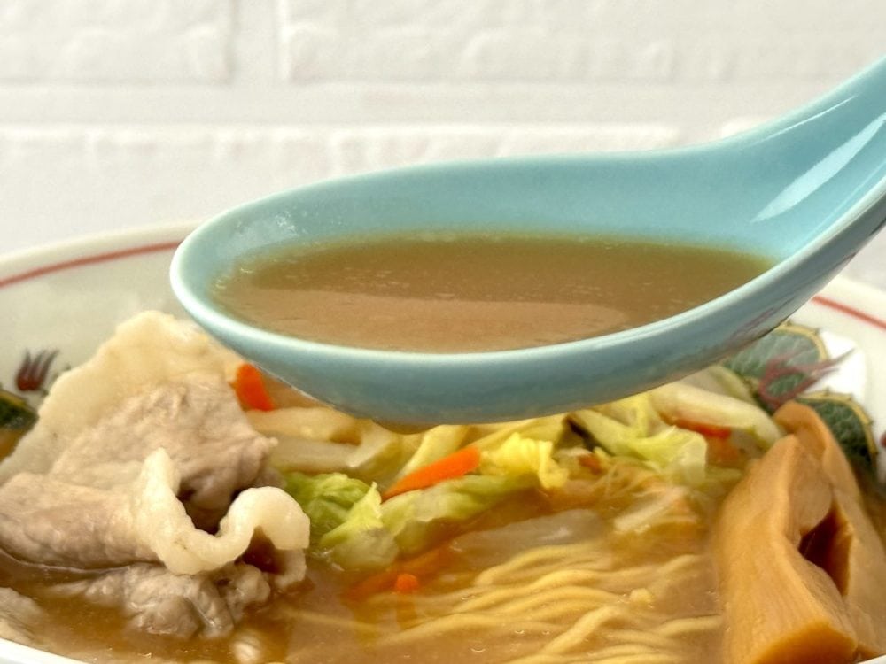 藤原製麺
まつや とり野菜みそラーメン／「野菜が無限に食べられる」「冷蔵庫の余り野菜を適当にぶっ込んでも、このスープのおかげでご馳走になる」……そんな巷の評判通りの味噌テイストです