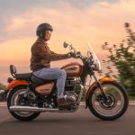 Sundowner Orange(サンダウナー‧オレンジ)と名付けられたカラーリングは、柔らかな⻩⾦⾊の光りに包まれるゴールデンアワーをイメージしている