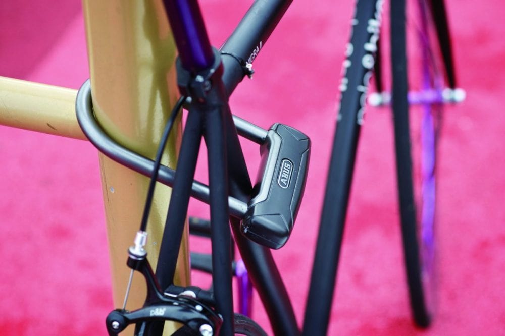 自転車用ロックとしては定番となるU字型の形状が特徴的なU-LOCK（ユーロック）シリーズ