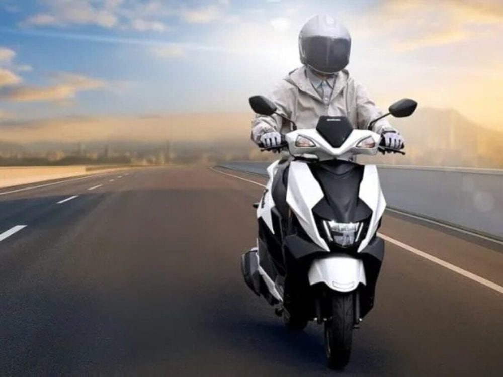 第1位　【リッター50km超え】28万円台でこの走り!? スズキの125ccスクーター「アヴェニス125」が通勤最強だった