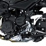 低中回転域では余裕のあるトルクで軽快な加速を実現し、高回転域ではスムーズにスピードを乗せるパワーを発揮する451cc水冷4ストローク並列2気筒エンジン