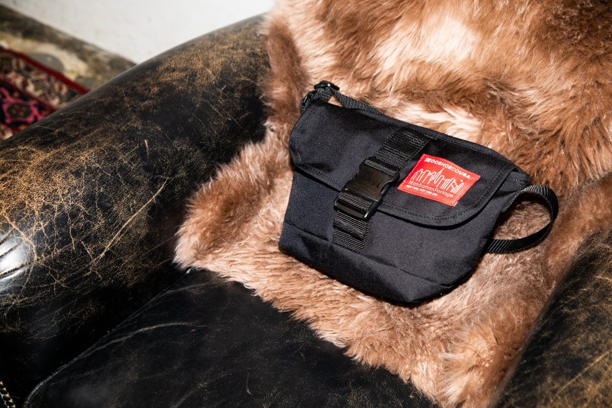 DC Shoes × Manhattan Portage「26 MP CASUAL MESSENGER BAG」¥12,100/W29~18×H18×D13㎝/約4.8ℓ