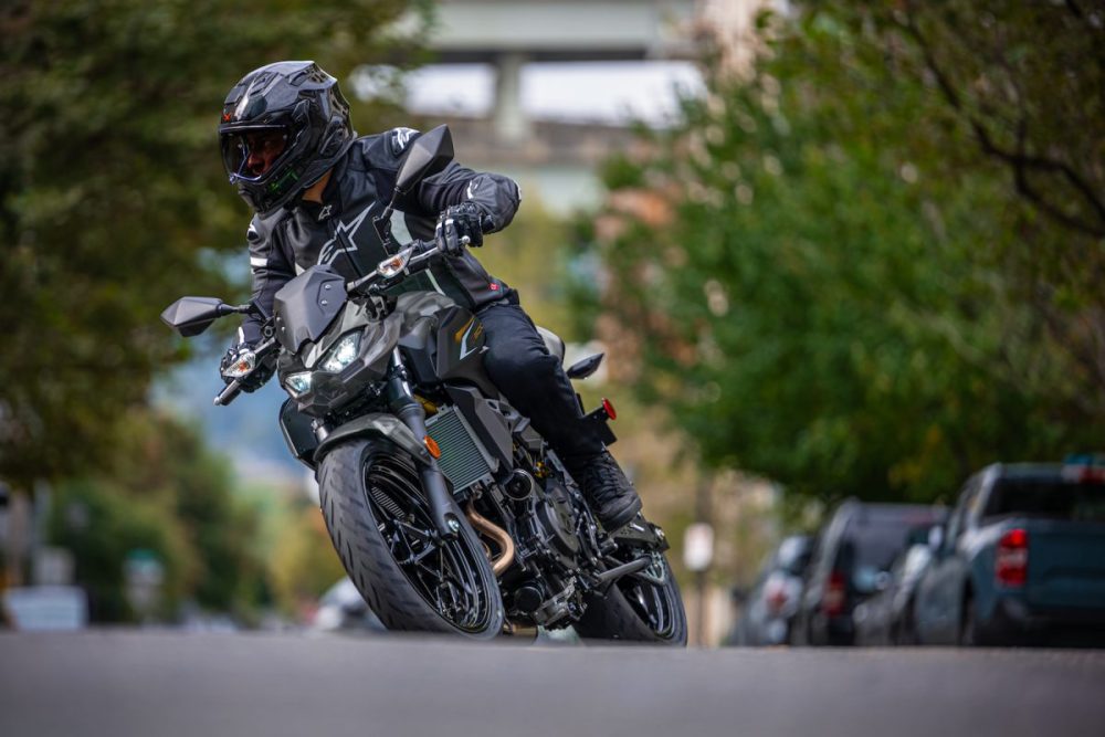 日常からスポーツライドまでライダーを支える装備も充実している