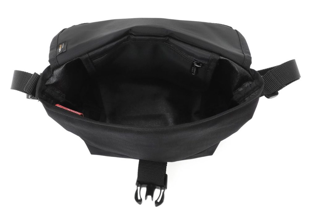 DC Shoes × Manhattan Portage「26 MP CASUAL MESSENGER BAG」¥12,100/W29~18×H18×D13㎝/約4.8ℓ