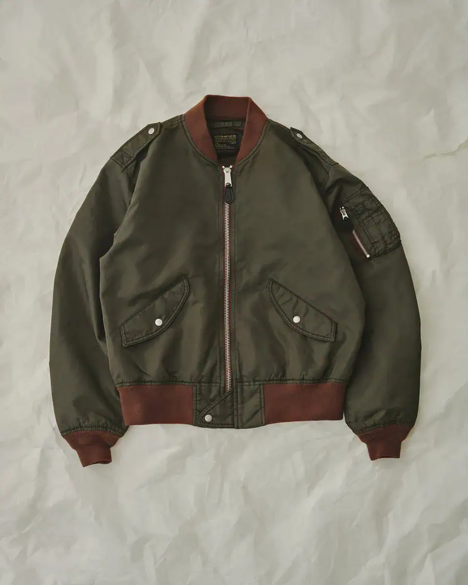 第3位 【大人が着るべきミリタリー】中綿なしで春まで使える!アヴィレックス×JSRの初期型「L-2B」は、今の気候に“ちょうどいい”傑作だ