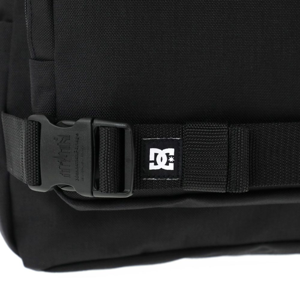 DC Shoes × Manhattan Portage「26 MP TOWNSEND BACKPACK」¥27,500/W30.5×H45.5×D18㎝/約25ℓ/15.6インチまでのPCに対応