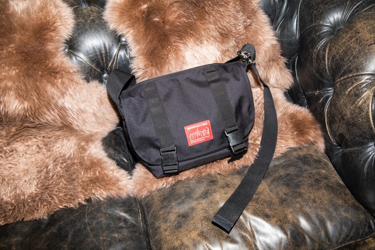 DC Shoes × Manhattan Portage「26 MP VINTAGE MESSENGER BAG」¥17,600/W42~26×H25×D17㎝/約11ℓ