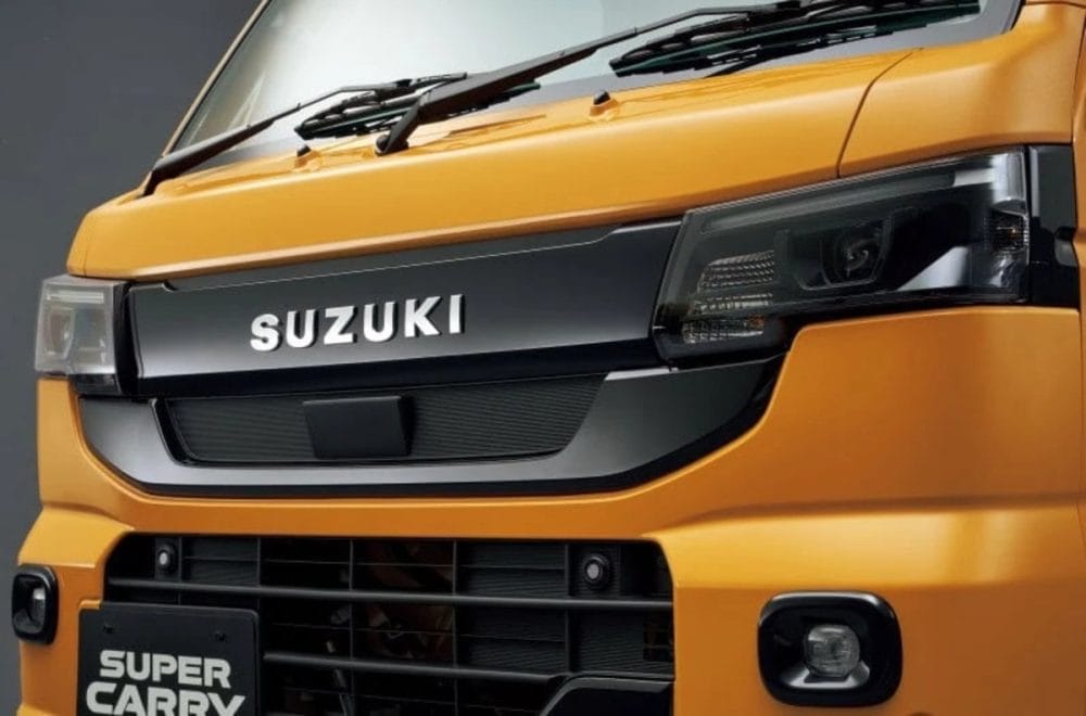 第3位 【黒でキメた軽トラが激渋】スズキ「キャリイ」が顔面刷新!人気の特別仕様車“Xリミテッド”も同時発売