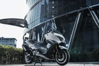ヤマハが世界に誇るプレミアムスクーター“TMAX560 ABS”、ついに国内登場「ホンダの次世代スポーツモデル」ほか【バイクの人気記事ランキングベスト3】（2025年1月版）