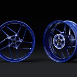 軽量化と操縦性に大きく貢献するヤマハ独自の技術を用いて開発されたホイール