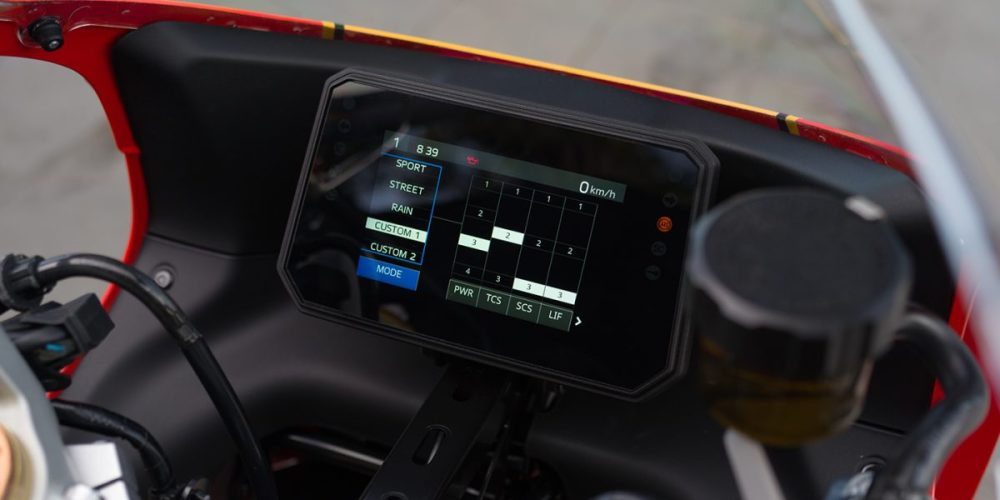 走行シチュエーションに応じてセレクトが可能な走行モードも備える