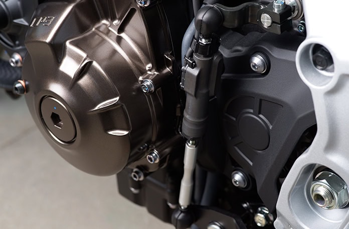 スムーズなシフト操作をサポートするクイックシフター